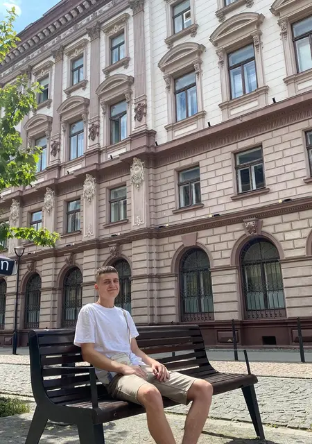 Я Стас, 19 років, знайомлюсь для відкриті стосунки у Коломия