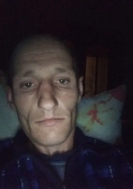 Миша из Копыли, мне 37, познакомлюсь без обязательств