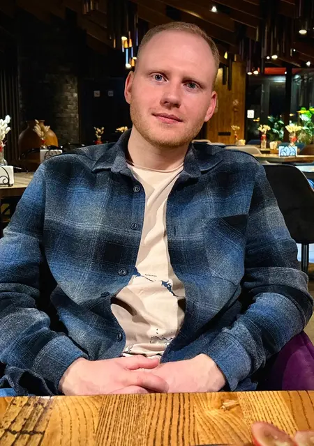 Я Ігор, 27 років з Чернігова, шукаю знайомства без зобов'язань