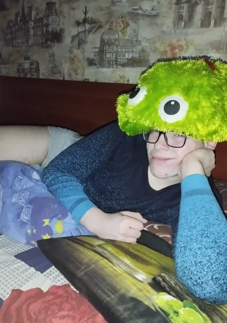 Я Илюшка, 20 років з Макіївки, шукаю знайомства без зобов'язань