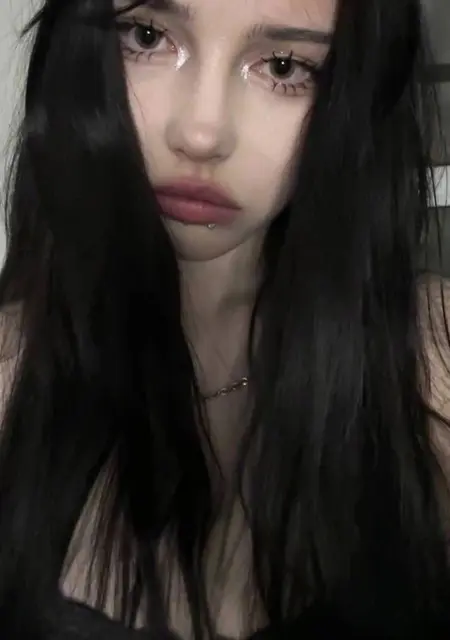 Ясмина из Луганска, мне 21, познакомлюсь для открытые отношения