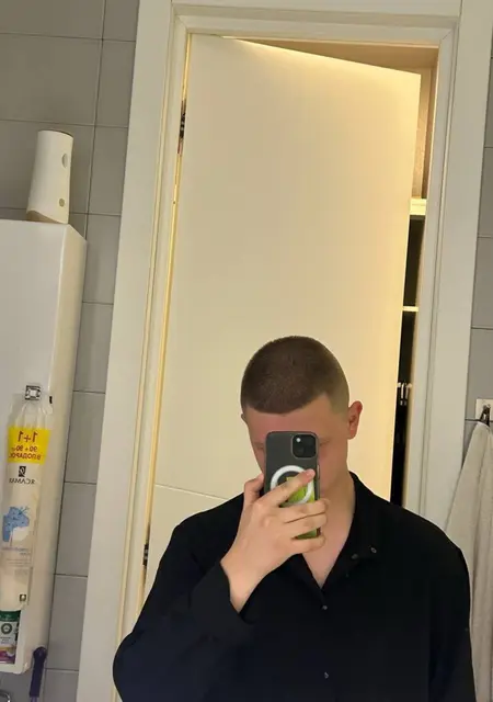 Я Александр, 19, из Алматы, ищу знакомство для вирта