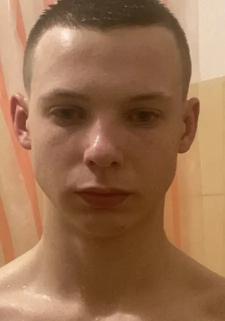 Я Валентин, 18 років з Львова, шукаю знайомство для спілкування