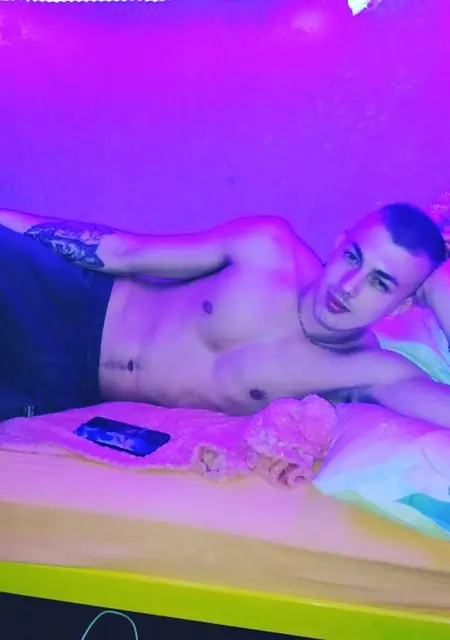 Влад из Днепра, мне 23, познакомлюсь на одну ночь