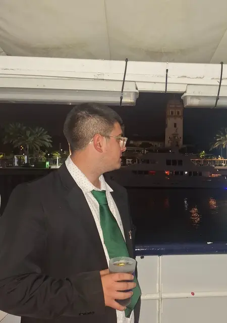 Cristian de Sevilla, tengo 24 años, listo para conocer para lío de una noche