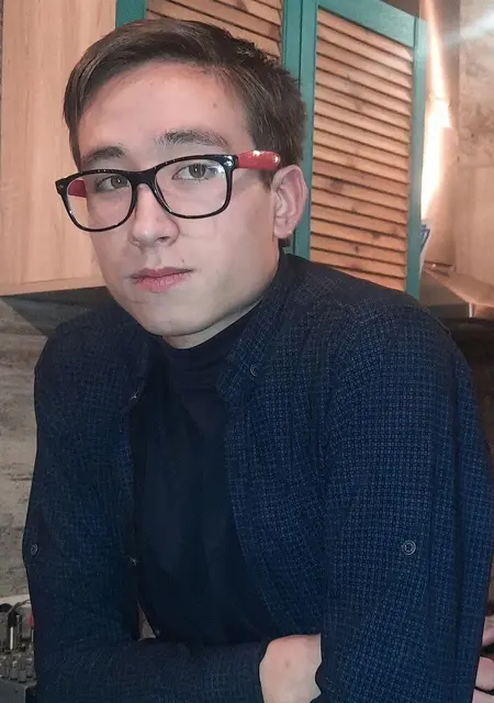 Я Сергей, 25, из Донецка, ищу знакомство для приятного времяпровождения