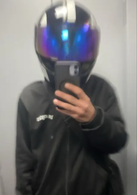 Я Саша, 18 років з Миргорода, шукаю знайомства на одну ніч