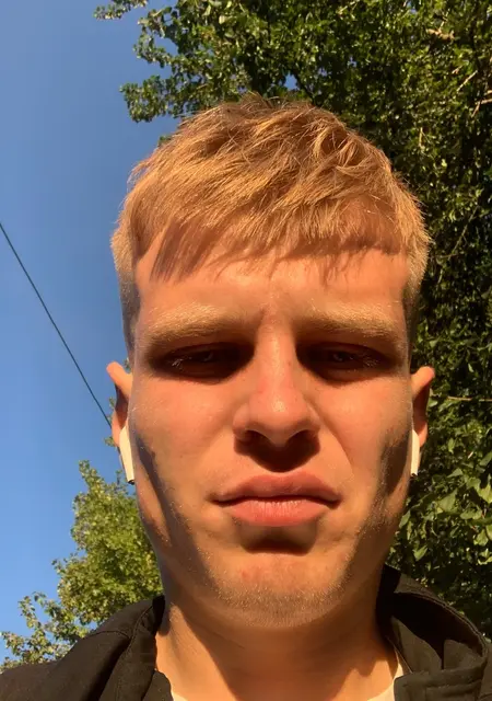 Я Дмитро, 21 років, знайомлюсь на одну ніч у Рівному