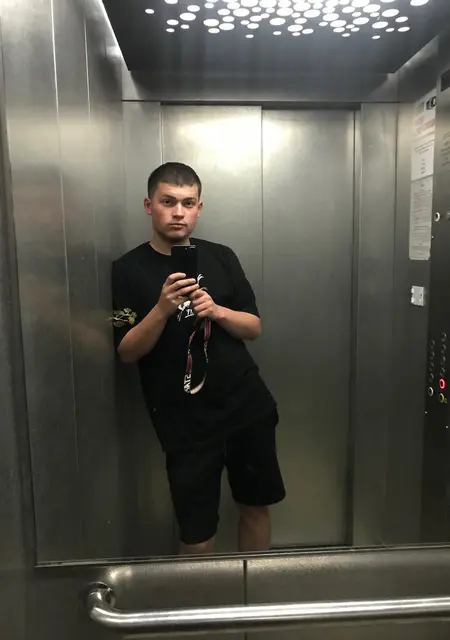 Я Ростислав, 22, из Хмельницкого, ищу знакомство для приятного времяпровождения