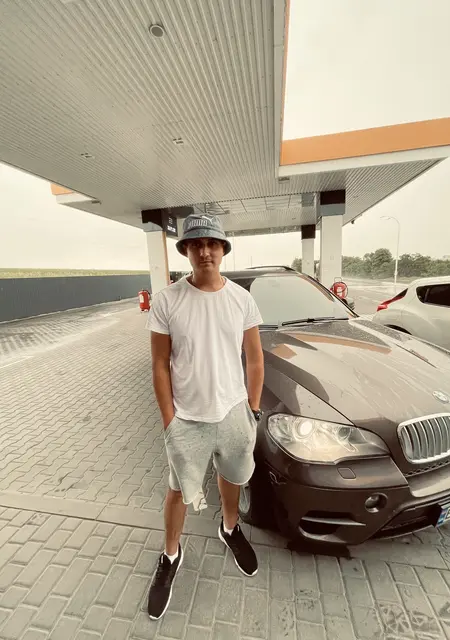 Я Дима, 29 років, знайомлюсь на одну ніч у Одесі