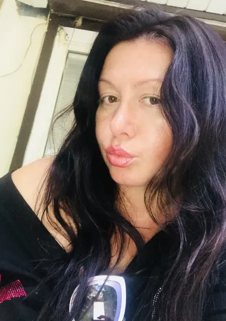 Ира из Харькова, мне 43, познакомлюсь без обязательств