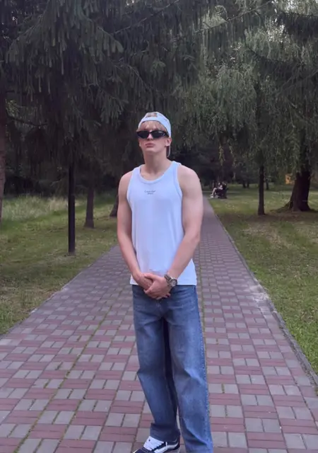 Володимир з Луцька, мені 19 років, познайомлюсь на одну ніч