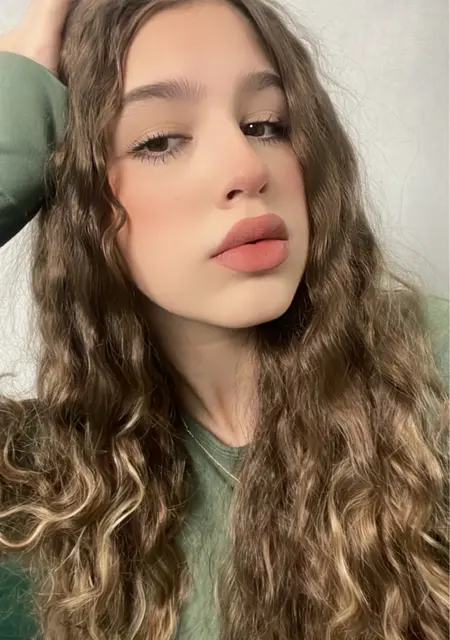 Диана з Одеса, мені 20 років, познайомлюсь для вірт