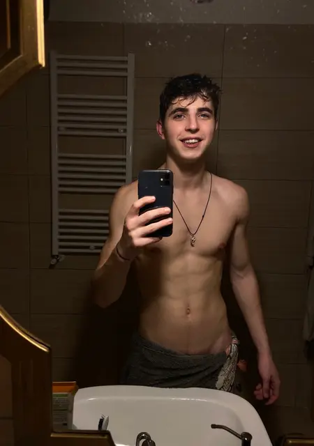 Silviu из Галаца, мне 21, познакомлюсь без обязательств