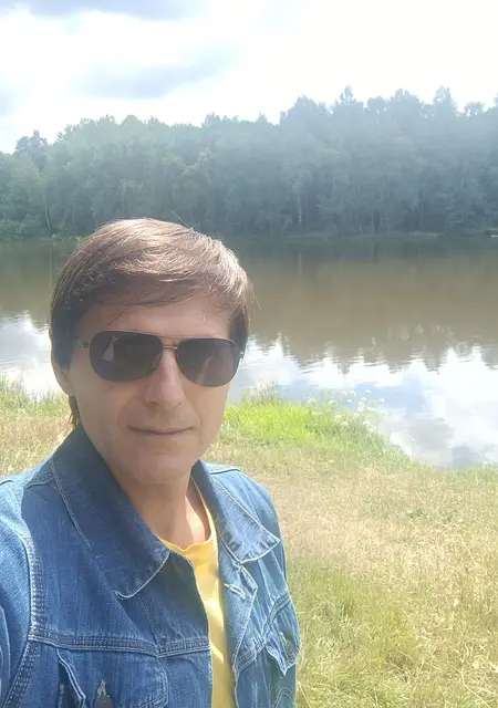 Олег из Черновцов, мне 50, познакомлюсь без обязательств