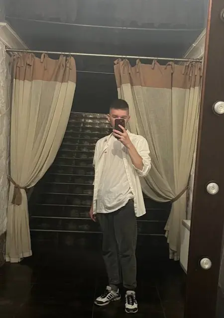 Я Максим, 19 років, знайомлюсь для вірт у Кам'янському