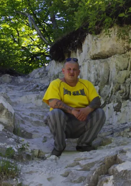 Я Виталик, 72 років з Донецька, шукаю знайомство для постійних стосунків