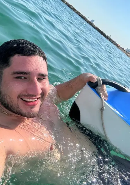 Soy Angel, 28 años de Sabadell, busco conocer gente para chatear