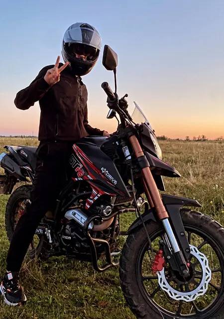 Я Вова, 19 років, знайомлюсь на одну ніч у Берегове