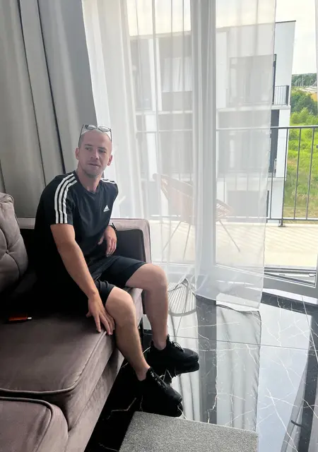 Я Владимир, 31, знакомлюсь на одну ночь в Франкфурте-на-майне