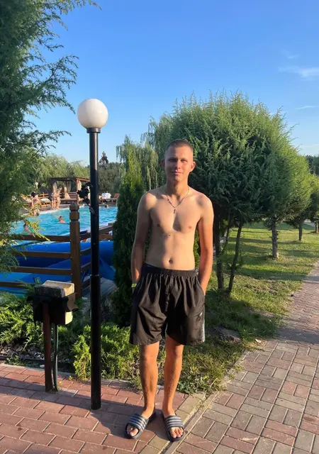 Я Vadim, 21 років з Рівного, шукаю знайомства без зобов'язань