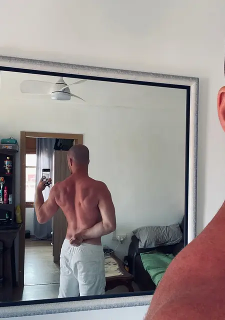 Soy Yaroslav, 21 años, conociéndome para relación sin ataduras en Alicante