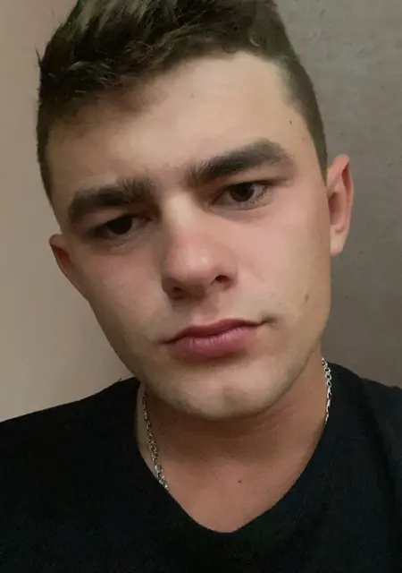 Лёша з Києва, мені 24 років, познайомлюсь без зобов'язань