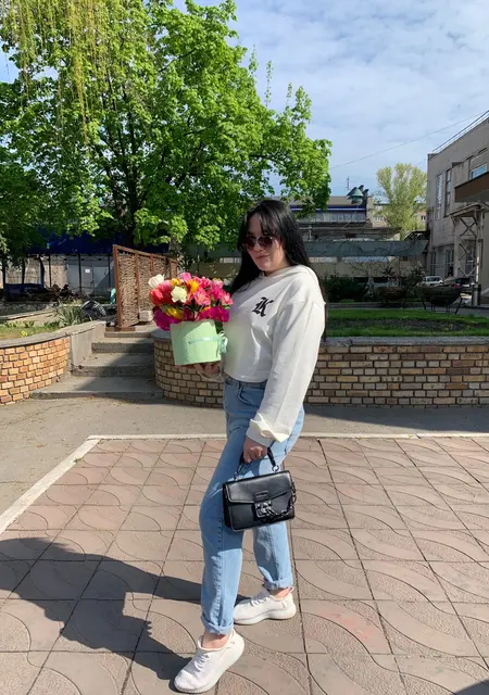 Я Lera, 25, из Харькова, ищу знакомства без обязательств