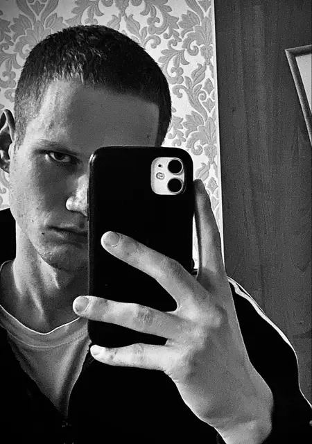 Danylo з Рівного, мені 19 років, познайомлюсь для постійних стосунків