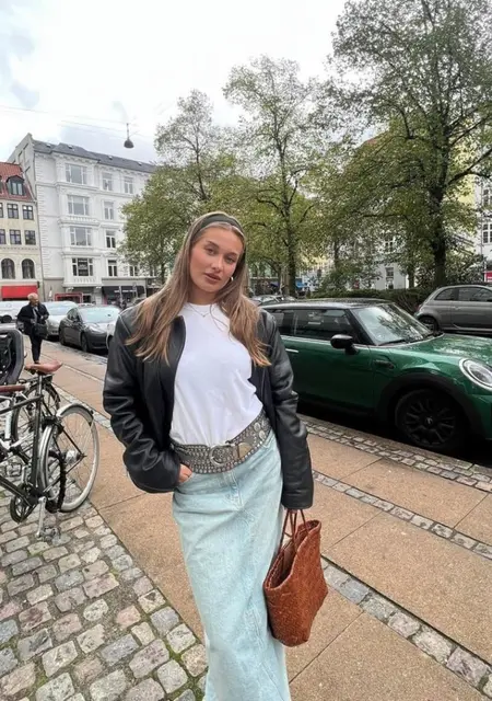 I'm Dasha, 30 from London, seeking connections for long-term