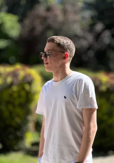 Я Oleg, 19, из Варшавы, ищу знакомство для приятного времяпровождения
