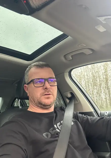 Я Cosmin, 42, знакомлюсь без обязательств в Франкфурте-на-майне