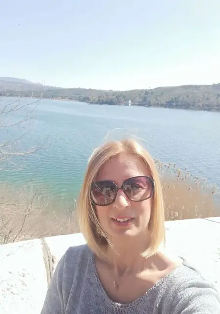 Daa из Афин, мне 44, познакомлюсь на одну ночь