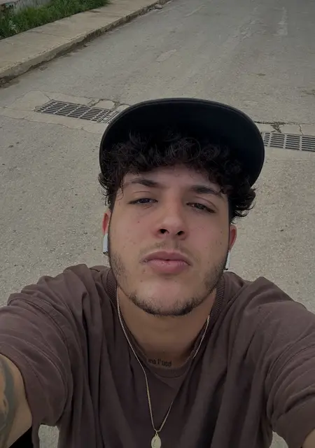 Soy Enmanuel, 22 años, conociéndome para pasatiempo agradable en Sevilla