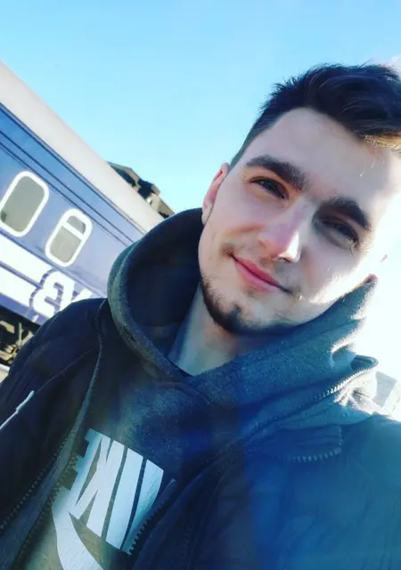 Артем из Чернигова, ищу на сайте постоянные отношения