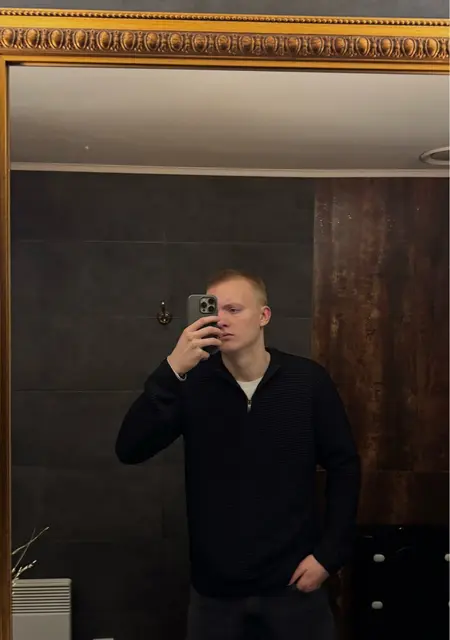 Денис з Хмельницький, мені 19 років, познайомлюсь для спілкування