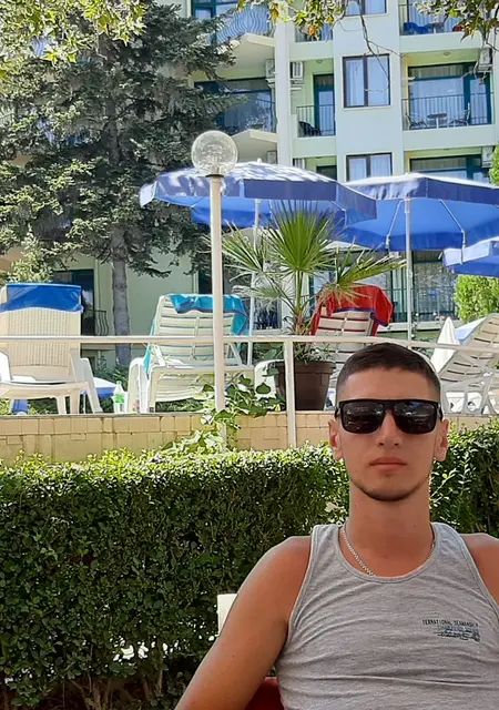 Даня из Черновцов, ищу на сайте знакомства на одну ночь