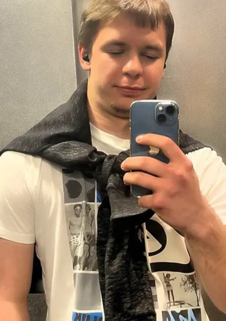 Роберт из Витория-гастейса, ищу на сайте знакомства на одну ночь