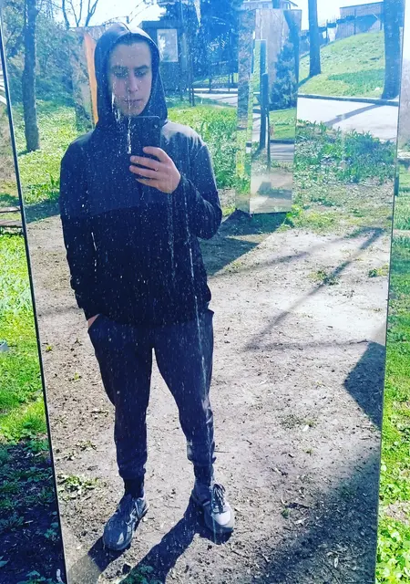 Я Віталій, 21 років, знайомлюсь для приємного проведення часу у Золочів