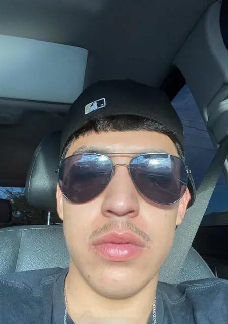 Johan из Сан-луис-рио-колорадо, мне 21, познакомлюсь для общения