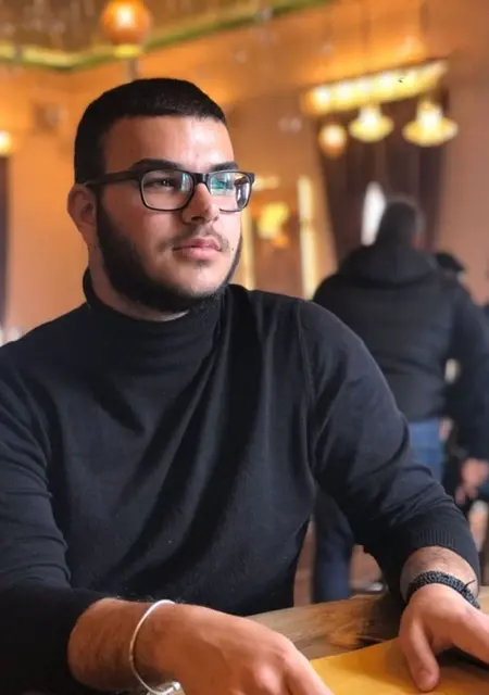 Oleg из Афин, мне 24, познакомлюсь на одну ночь