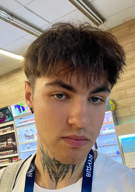 Артур из Львова, мне 21, познакомлюсь без обязательств