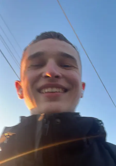 Я Дима, 18, из Киева, ищу знакомства на одну ночь
