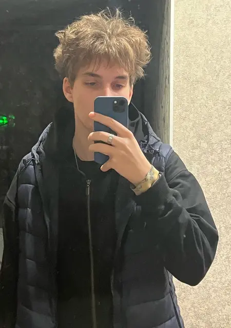 Я Илья, 20, из Днепра, ищу знакомство для постоянных отношений