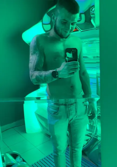 Dastin из Тчев, ищу на сайте знакомства на одну ночь