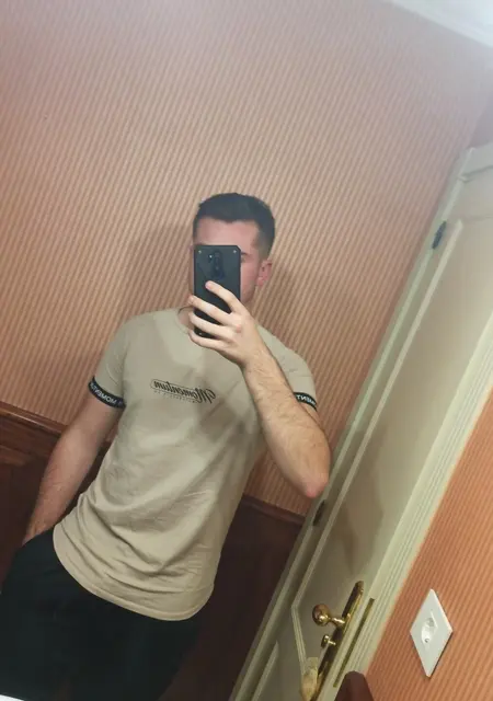 Soy Erlantz, 22 años, conociéndome para chatear en Bilbao