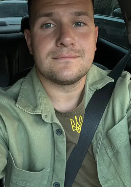 Я Денис, 32 років, знайомлюсь для приємного проведення часу у Миколаєві