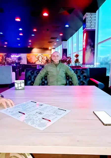 Я Колян, 30 років, знайомлюсь на одну ніч у Новопскове