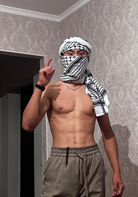 Soy Kalys, 20 años de Sabadell, busco conocer gente para chatear