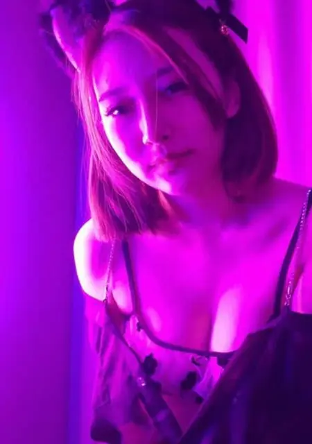 Я Anna, 21, из Алматы, ищу знакомство для приятного времяпровождения